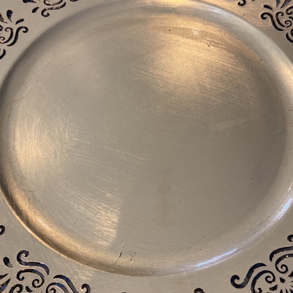 Beautiful Set of 8 Vintage Champagne Gold 13” Gilded Charger Plates. - Picture 9 of 11